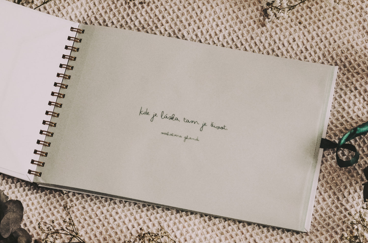 rucne vyrabany svadobny fotoalbum