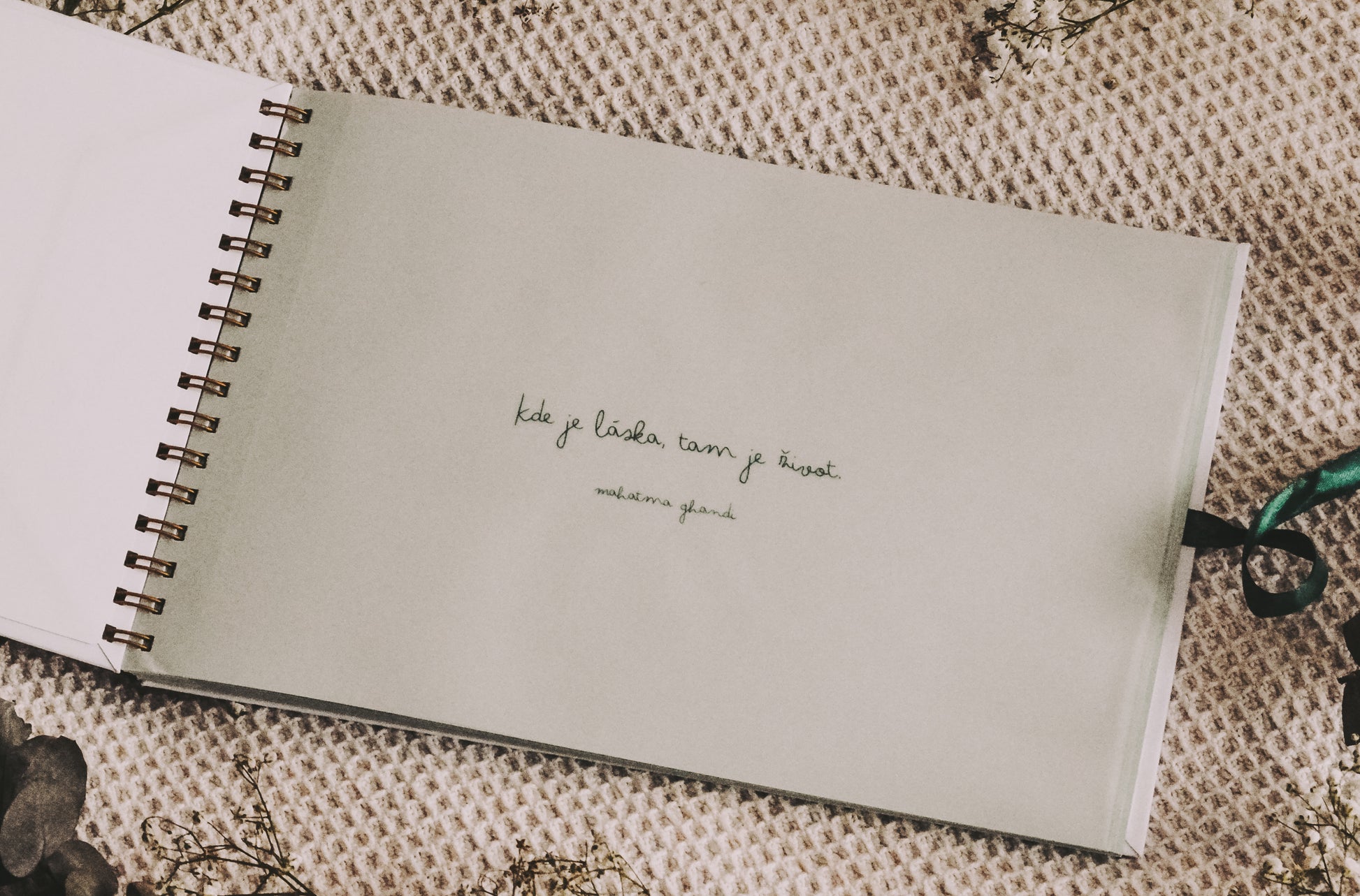 rucne vyrabany svadobny fotoalbum