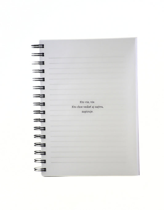 rucne vyrobeny zapisnik z ekologickeho papiera s napisom to si pis